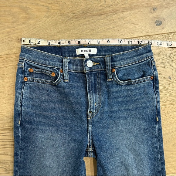 Redone 90’s Mid Rise Ankle Crop Jeans In Worn Vintage - Picture 2 of 11